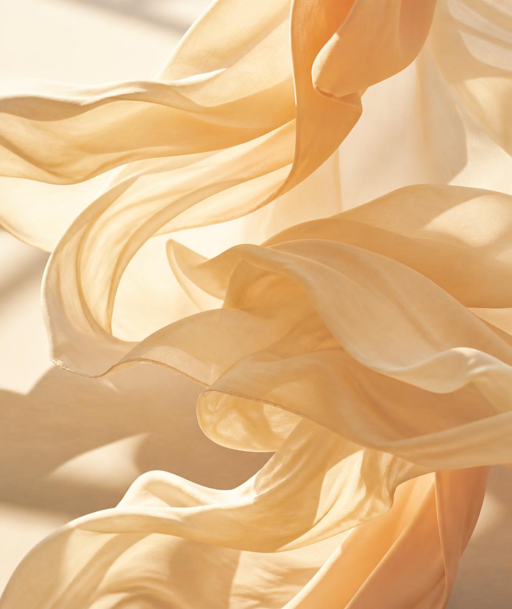 Voile de soie crème en suspension